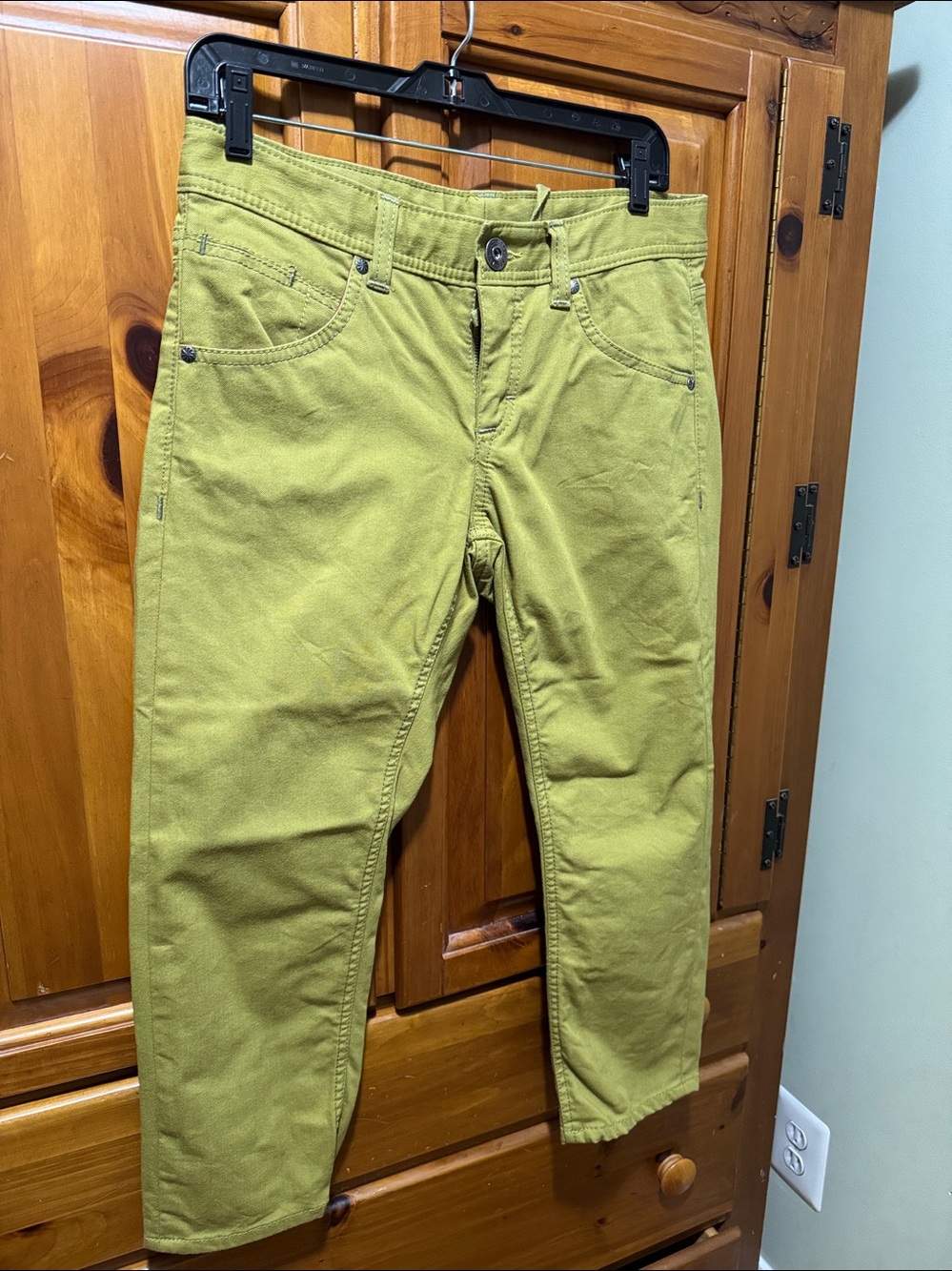 Athleta Olive Green Ankle/ Capri Length